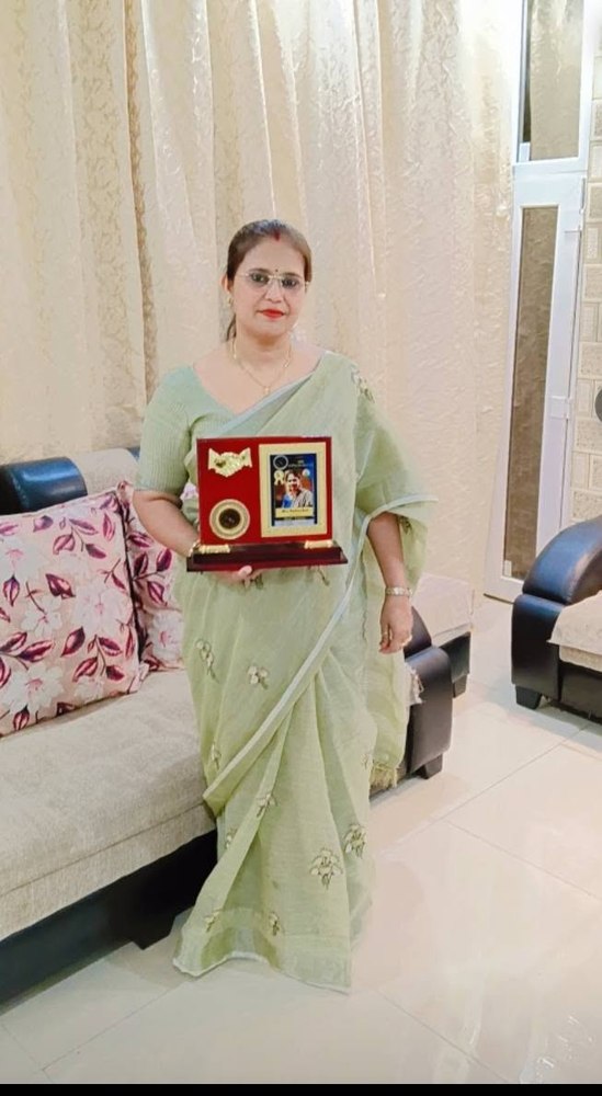 Rashmi Rani with her Popular Masters award plaque